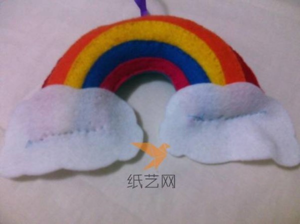 DIY tutorial for cute rainbow cloud Christmas gifts made from non-woven fabrics