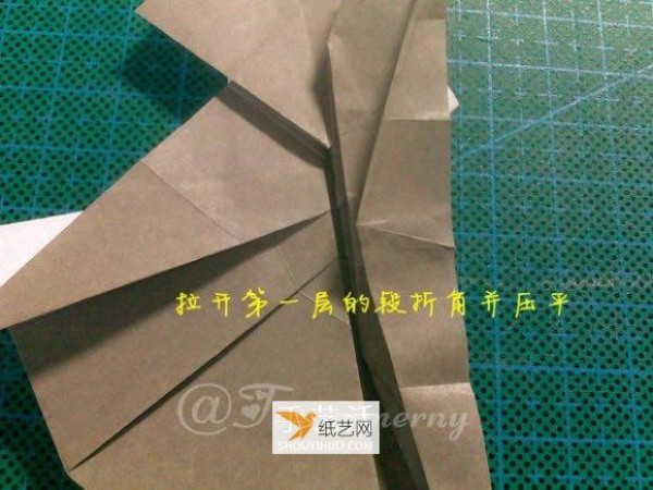 Illustration of how to prepare origami to fold Bugs Bunny