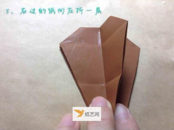 Tutorial on how to fold a wooden horse using origami