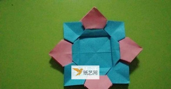 Four-step illustration of folding an octagonal flower basket using origami