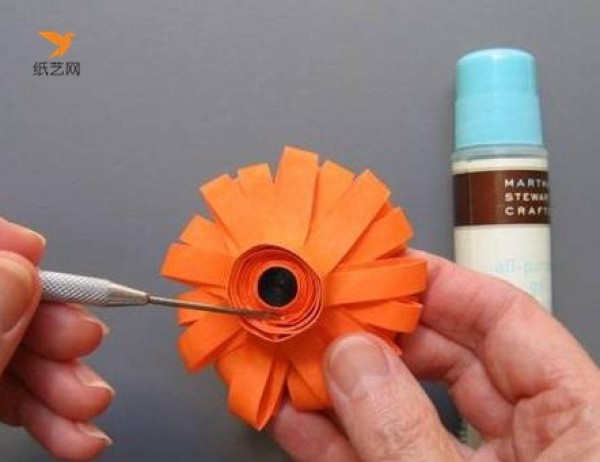 Tutorial on how to make simple and elegant quilling paper for Teacher’s Day gift packaging and decorative flowers