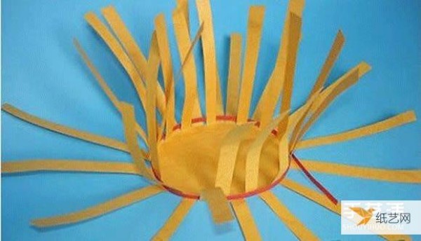 Picture tutorial for children to make simple and cute little crabs by hand