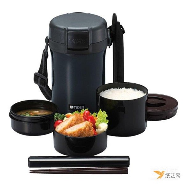 Very low-key and handsome black lunch box, you can also look stylish when carrying a lunch box