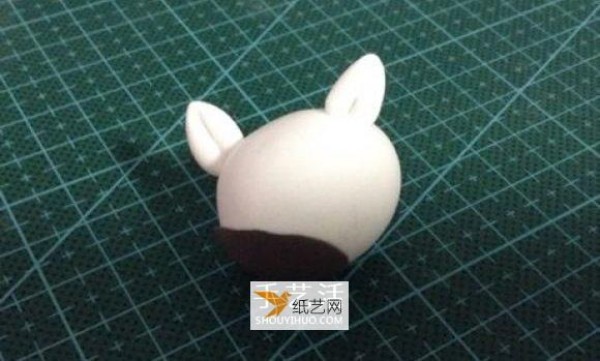 Illustration of making a cartoon pony using some super light clay