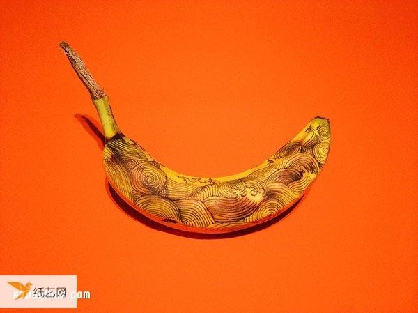 Use bananas to create personalized and creative works of art that go beyond food