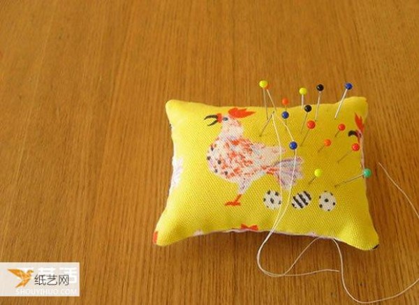 Yuki successfully creates fresh embroidery works with her innate love