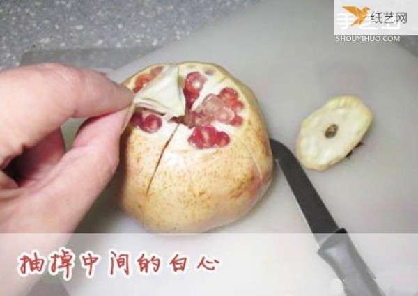 A very simple and quick way to peel a pomegranate, tips and tricks