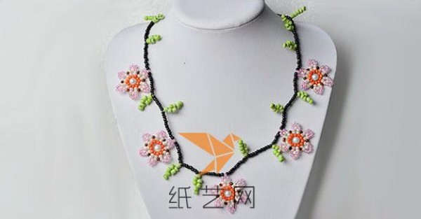 Beautiful Beaded Flower Necklace Tutorial