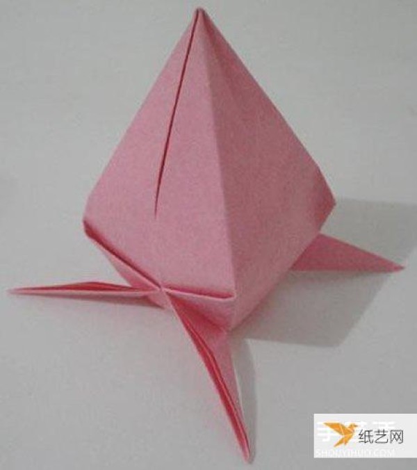 Illustrated tutorial on how to fold a peach using origami by hand