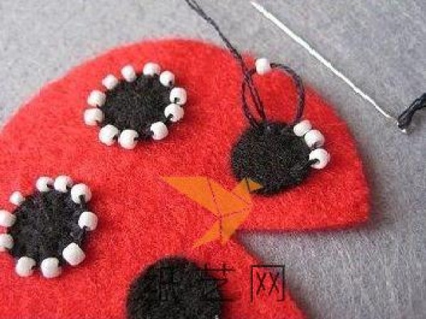 Cute little ladybug brooch making tutorial