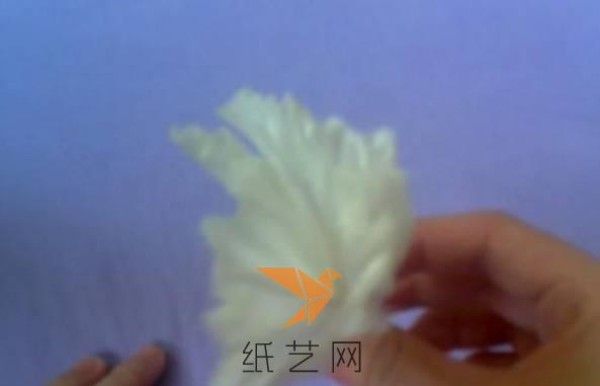 Three-minute tutorial on making origami carnations