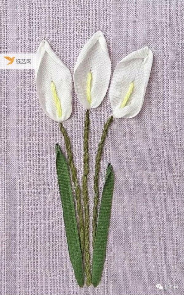 The flowers embroidered with beautiful ribbons are so beautiful! Tutorial attached!