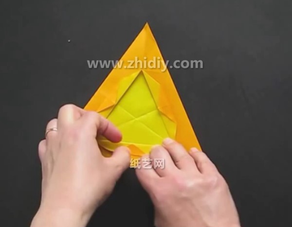 Simple origami flower making tutorial How to make a three-petal origami flower