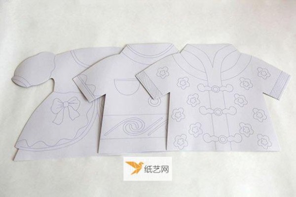 Handmade simple and cute clothing-shaped environmentally friendly paper bags