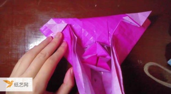 Very creative step-by-step illustration of Dielianhua heart origami