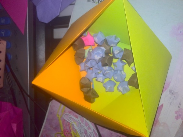 Three color triangle box