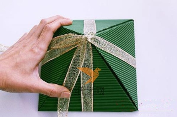 Beautiful handmade origami Christmas gift box DIY tutorial