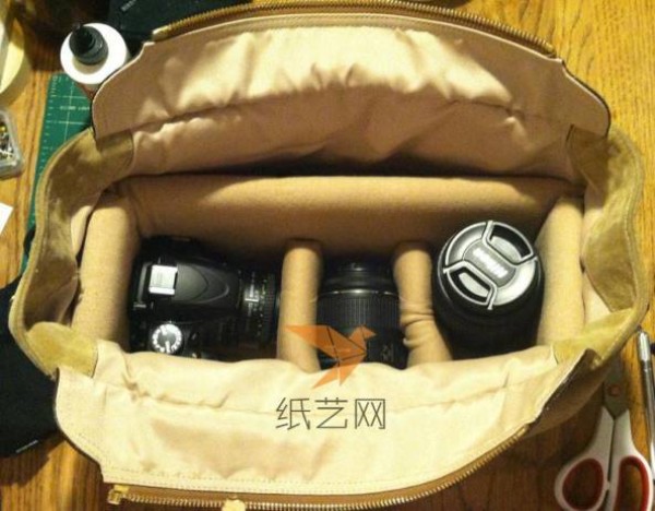 Tutorial on how to transform an ordinary satchel into a SLR camera bag by hand