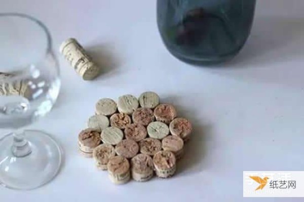 How to make coasters and plate mats by using red wine bottle corks from waste