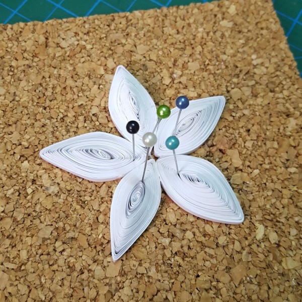 Paper quilling bouquet tutorial! Your favorite paper quilling tutorial is here! Simple lines can outline a different beauty!