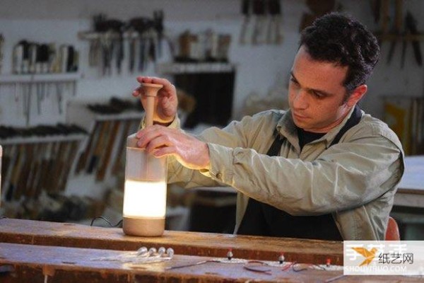 Press the light directly out and look like a French press DiMo table lamp