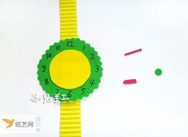 How to make a simple watch toy by hand