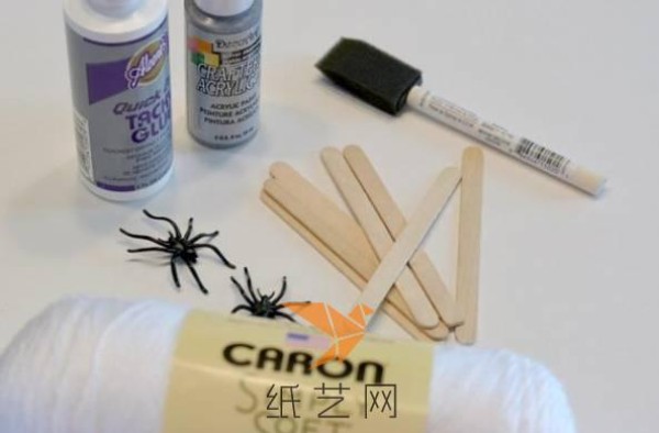 Use ice cream sticks to make spider webs from waste