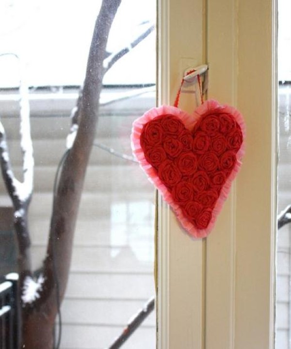 Tutorial on how to make a simple paper rose heart-shaped decoration