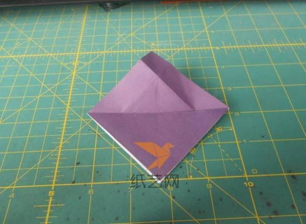 A step-by-step tutorial on how to make the little devil’s origami heart bat