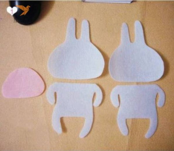 Tutorial on making non-woven fabrics Tutorial on making funny bunny on non-woven fabrics