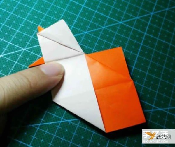 Detailed explanation of the manual method of folding a paper kingfisher tutorial.