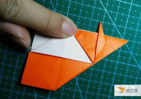 Detailed explanation of the manual method of folding a paper kingfisher tutorial.