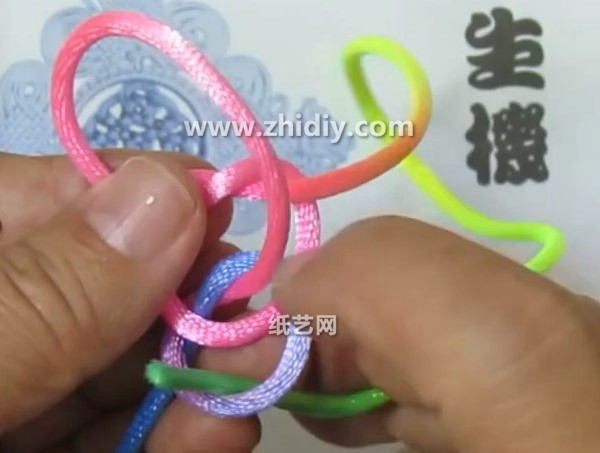 How to weave Chinese knot with horizontal hanging double links