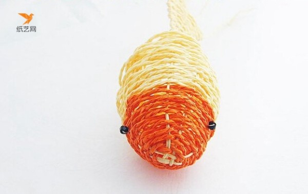 Illustrated tutorial on how to make hand-knitted cute little goldfish crafts