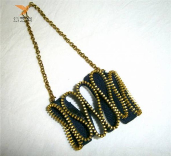 Tutorial on turning waste into treasure and a chic necklace made from a zipper