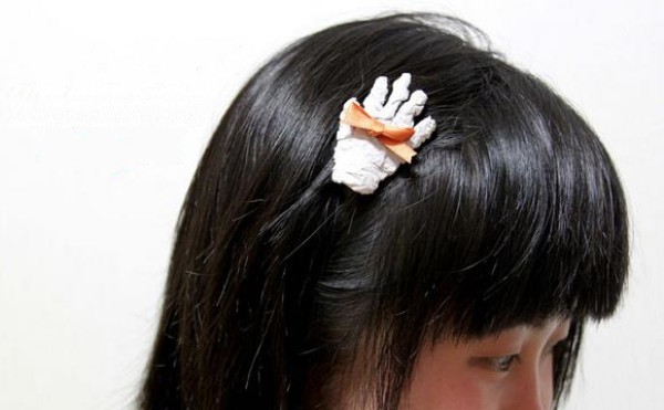 Tutorial on making cute Halloween skeleton hand hairpins