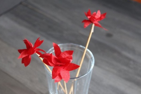 Simple and cute handmade DIY tutorial for small crepe paper flowers