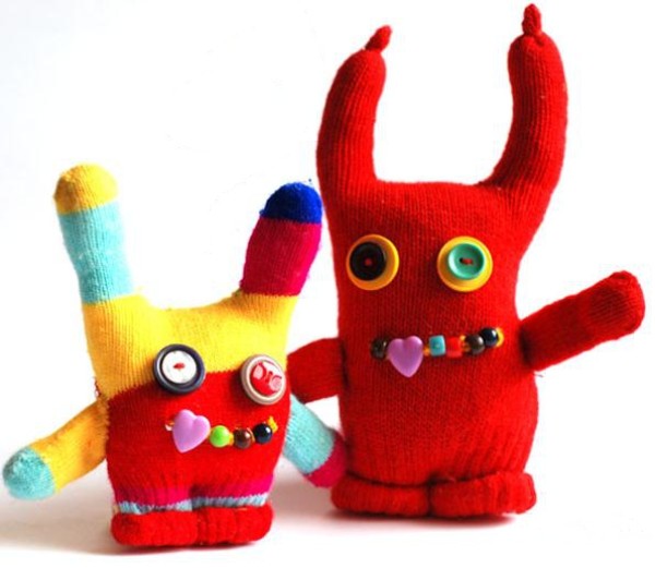 Illustrated tutorial on making cute monster dolls with thread gloves