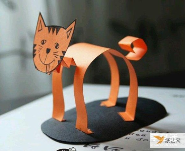 Very simple steps to make a standing three-dimensional paper-cut cat for toddlers