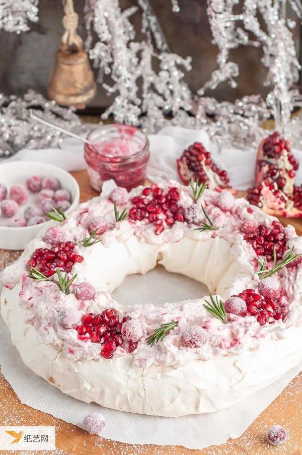 The perfect treat for entertaining—personalized Christmas wreaths to match the holiday season