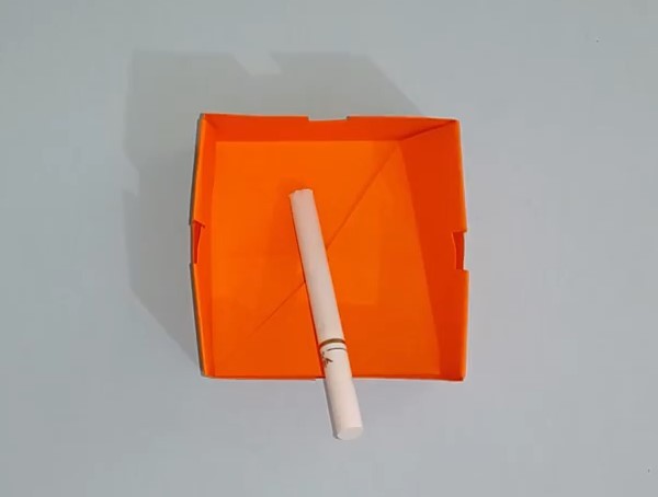 Origami making tutorial for a practical origami ashtray