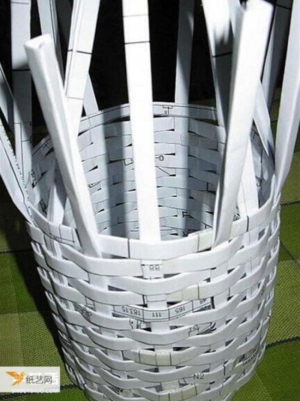 How to weave a simple trash can. Illustration of making a waste paper basket from waste paper.