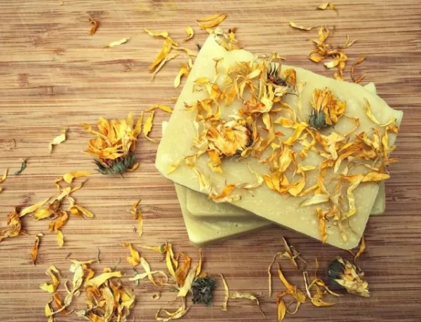 Teach you step by step how to make chrysanthemum soap! Check it out DIY soap!