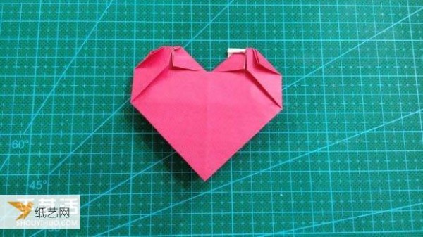 Hand-folded Valentines Day LOVE heart-shaped origami illustration tutorial