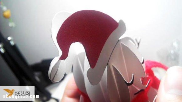 Comprehensive illustrated tutorial for hand-making a personalized three-dimensional paper sculpture of a Christmas snowman