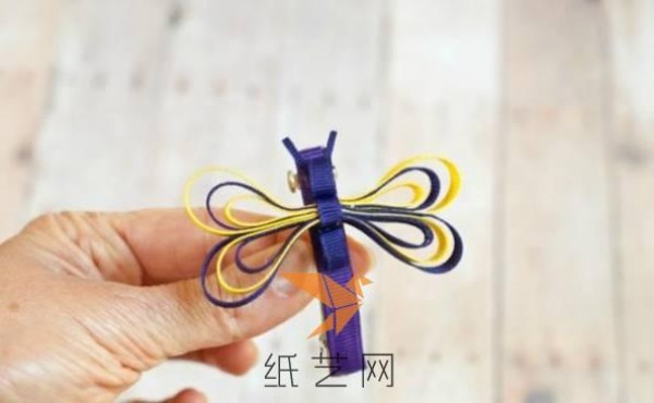 Tutorial on making small dragonfly hairpins for Christmas gifts