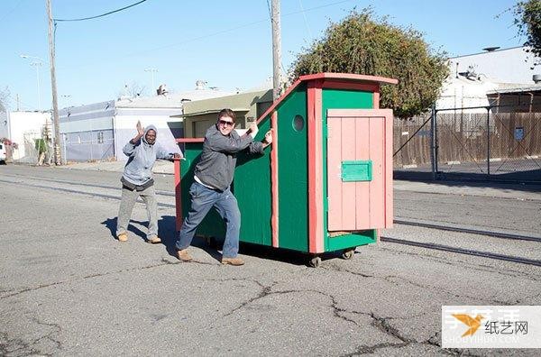 Major transformation of domestic waste to create a high-end personalized villa in the eyes of homeless people