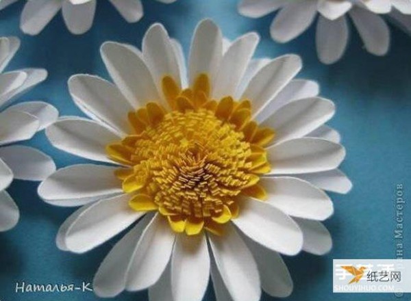 Illustration of the process of making beautiful chrysanthemums by hand using simple cardboard