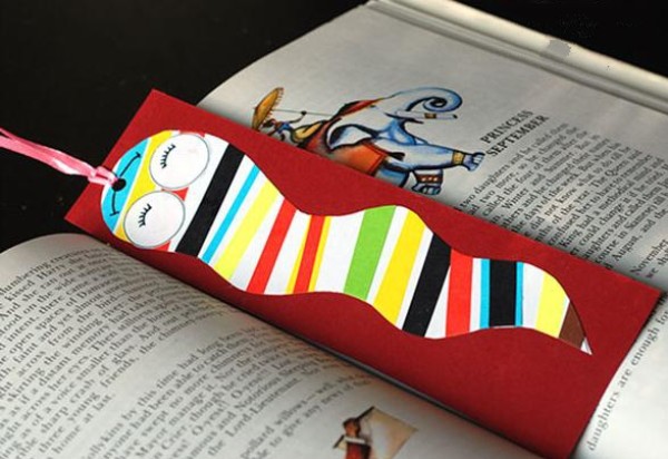 Childrens handmade tutorial on making colorful snake bookmarks