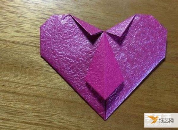 Illustrated tutorial on how to fold beautiful ties with hearts